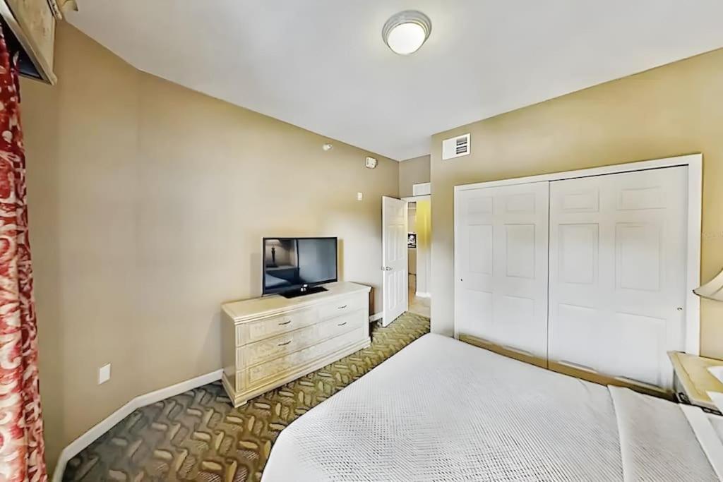 Entire Rental 3-Br Minutes From Disney X8 Hot Tub Apartment 2204 Orlando Exterior photo