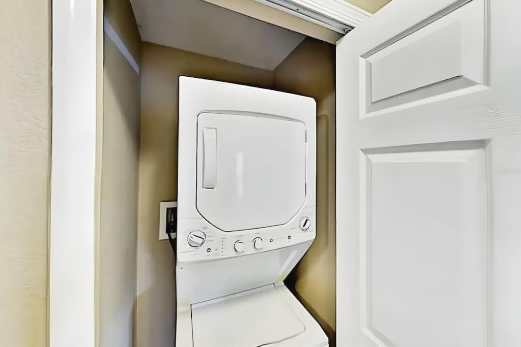 Entire Rental 3-Br Minutes From Disney X8 Hot Tub Apartment 2204 Orlando Exterior photo